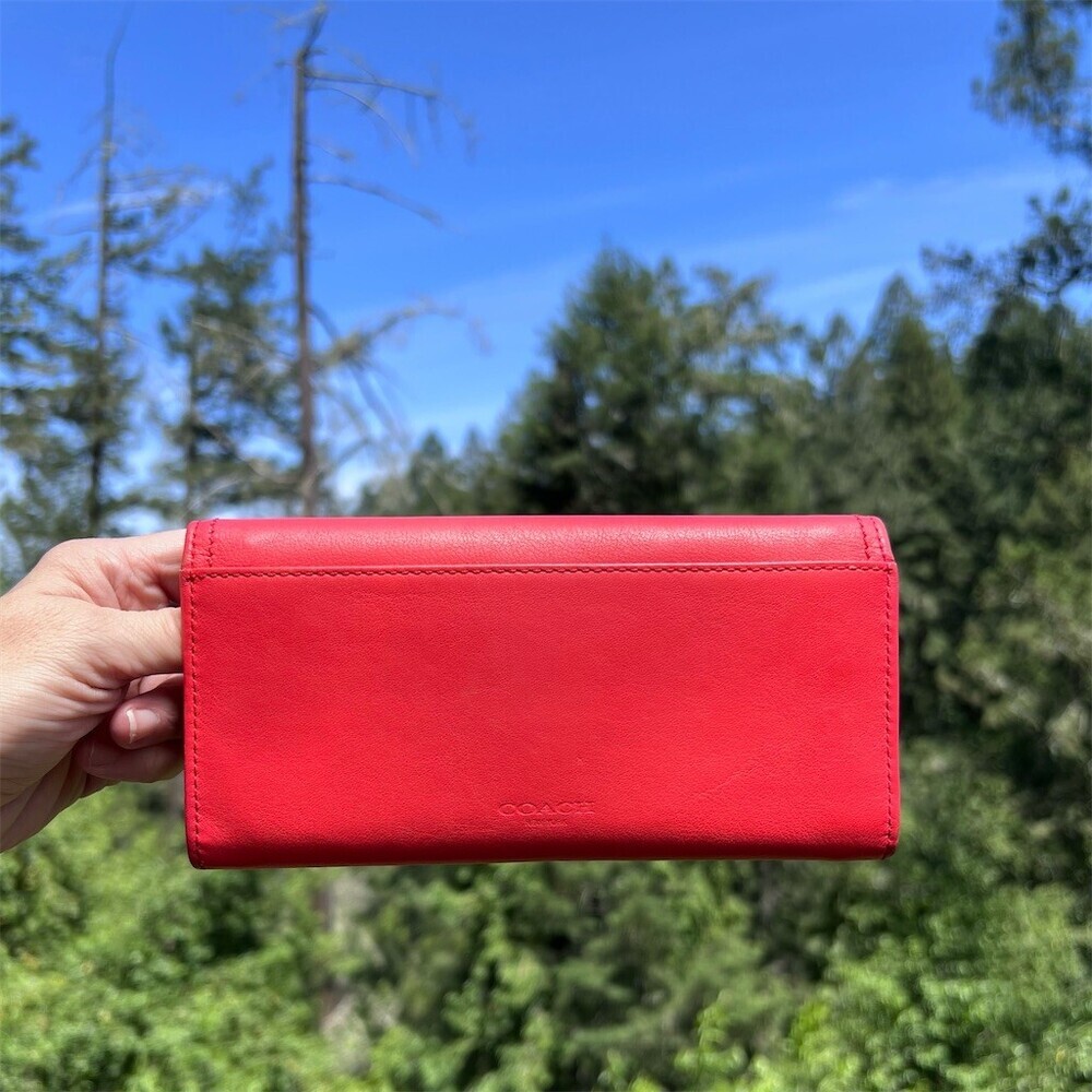 VINTAGE COACH Smooth Leather Y2K Red Turn-Lock Wallet with Silver Hardware - Picture 2 of 13